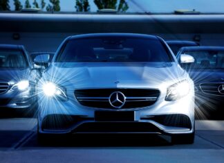 Jak działa autopilot Tesli – fakty i mity